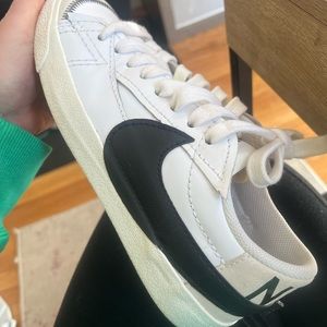 Women’s size 11 Nike blazer low ‘77